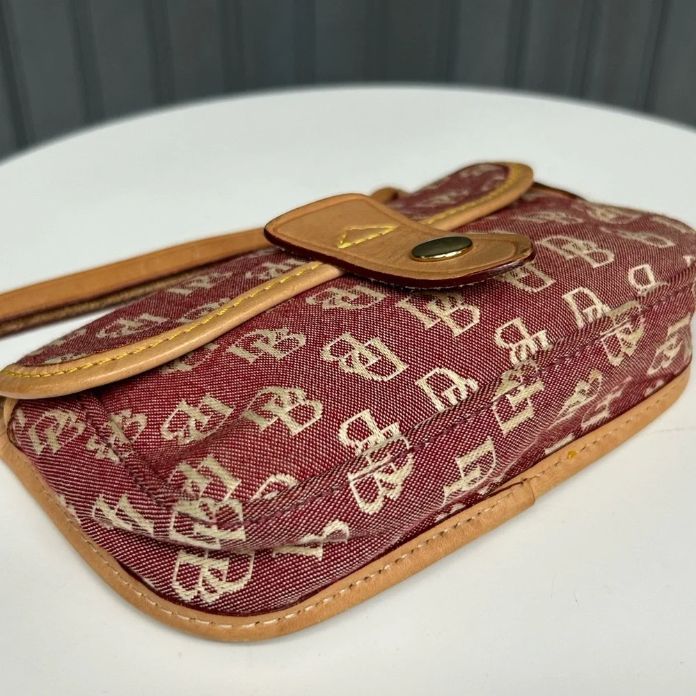 Dooney & Bourke DB Monogram Wristlet Pouch Burgundy Canvas Leather Trim - Picture 5 of 11